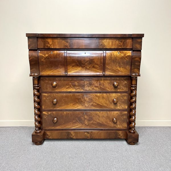 Impressive Flame Mahogany Scottish Chest