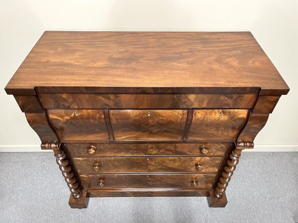 Impressive Flame Mahogany Scottish Chest