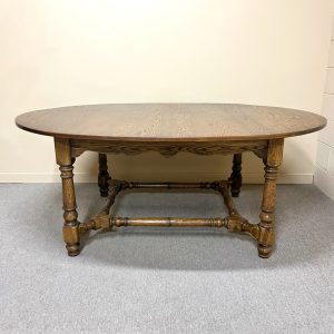 Vintage English Oak Country Style Table Vintage English Oak Country Style Table