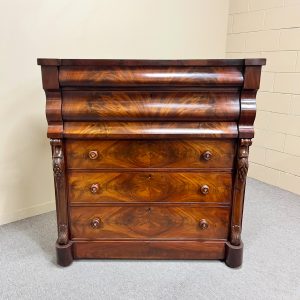 19th Century Flame Mahogany Chest of Drawers 19th Century Flame Mahogany Chest of Drawers