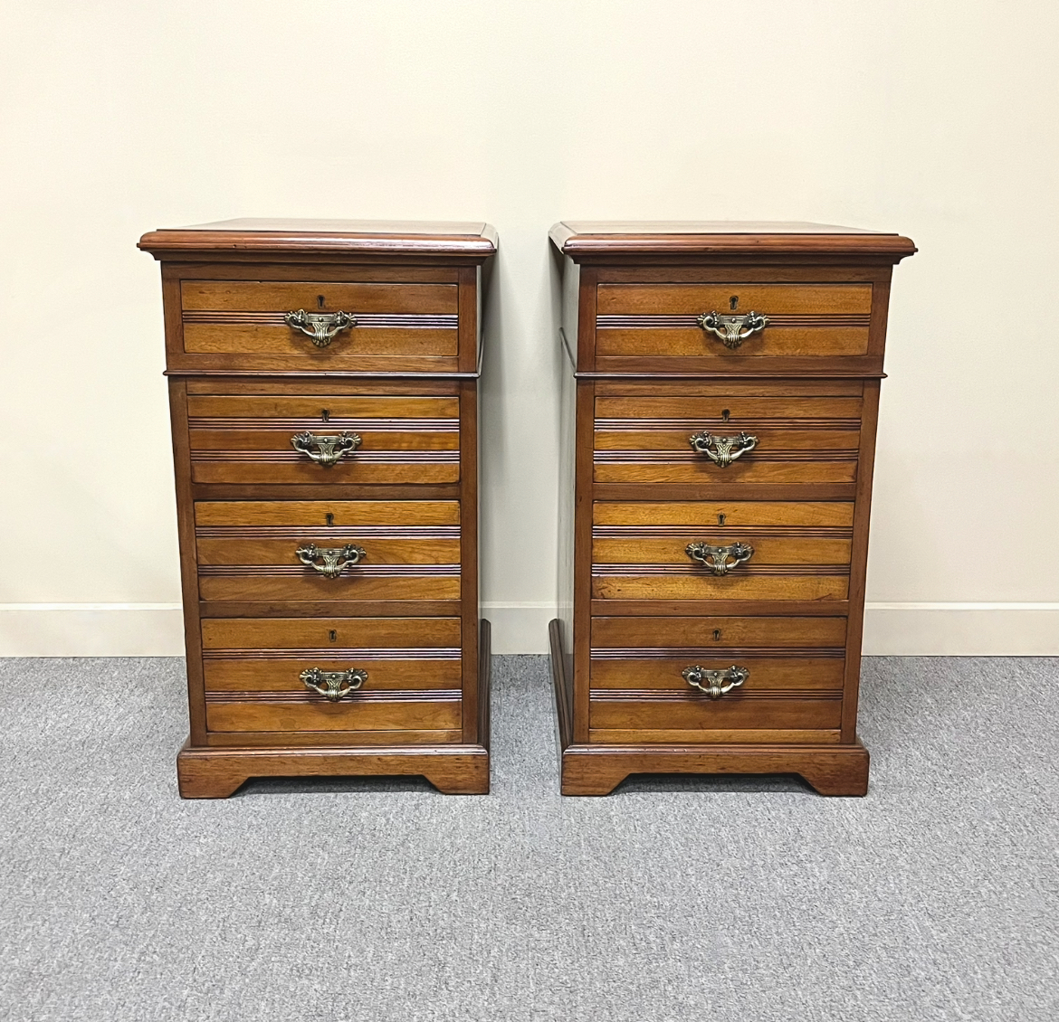 Pair of Walnut Bedside Cabinets Pair of Walnut Bedside Cabinets