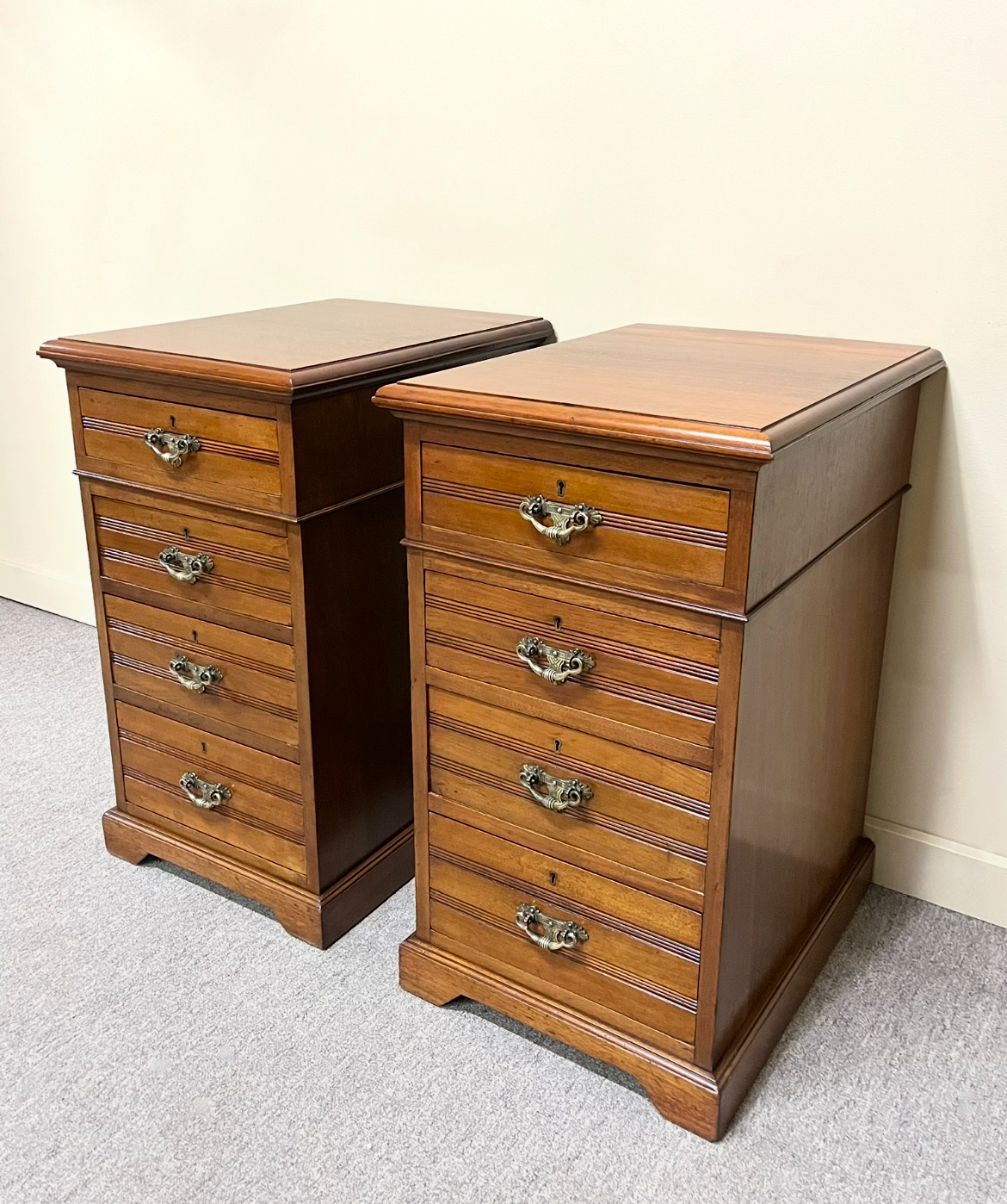 Pair of Walnut Bedside Cabinets Pair of Walnut Bedside Cabinets