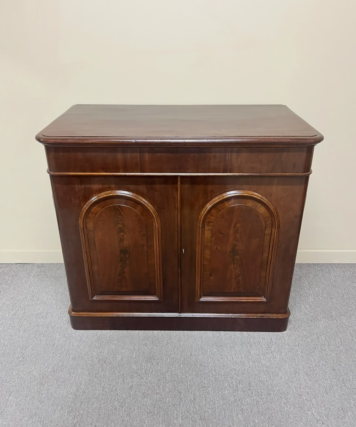 Victorian Mahogany 2-Door Sideboard Victorian Mahogany 2-Door Sideboard
