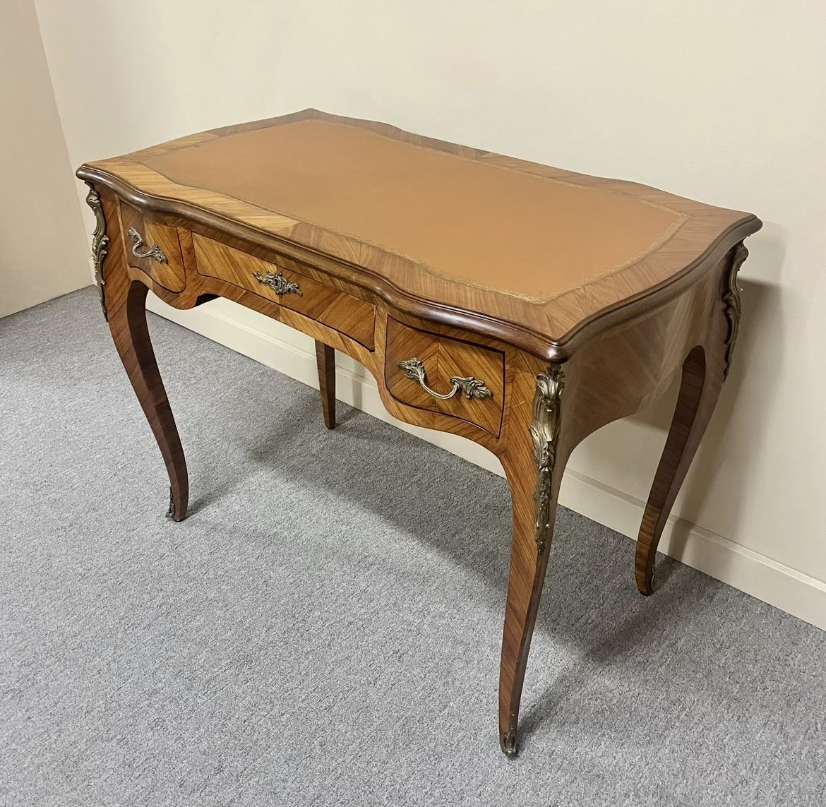 French Louis XV Style Bureau Plat c.1930 French Louis XV Style Bureau Plat c.1930