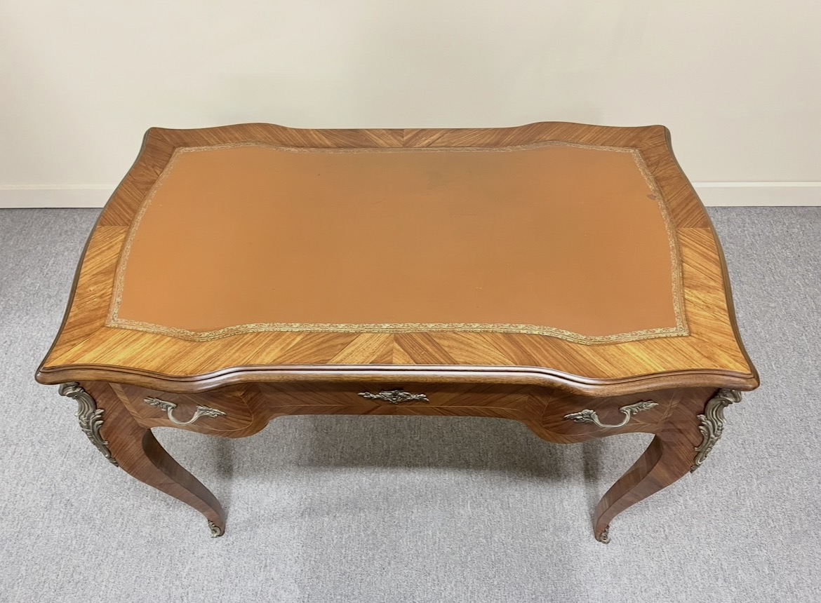 French Louis XV Style Bureau Plat c.1930 French Louis XV Style Bureau Plat c.1930