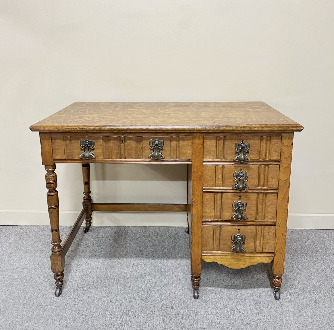 English Arts & Crafts Oak Desk English Arts & Crafts Oak Desk