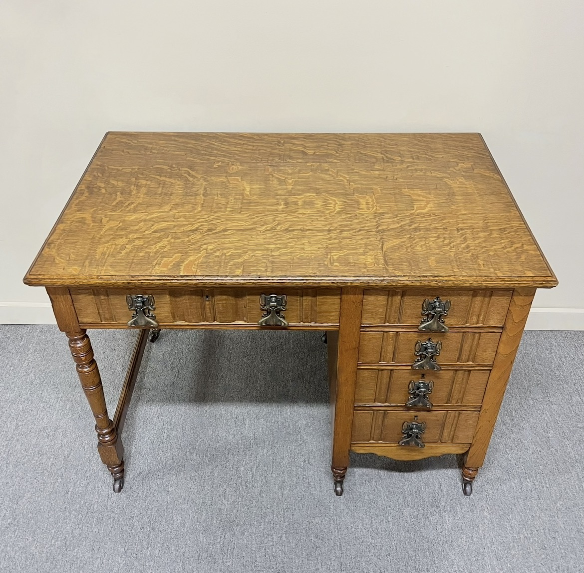 English Arts & Crafts Oak Desk English Arts & Crafts Oak Desk