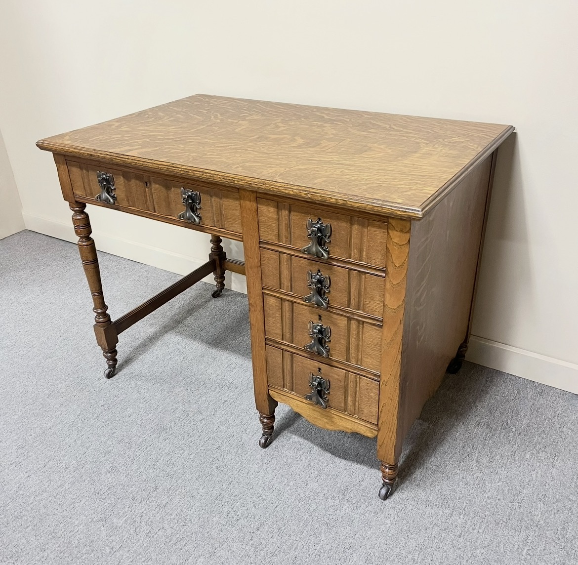 English Arts & Crafts Oak Desk English Arts & Crafts Oak Desk