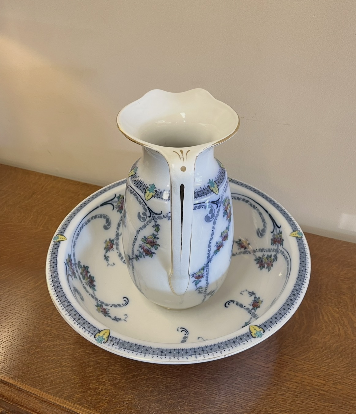 Edwardian Jug & Basin Set, c.1910 Edwardian Jug & Basin Set, c.1910