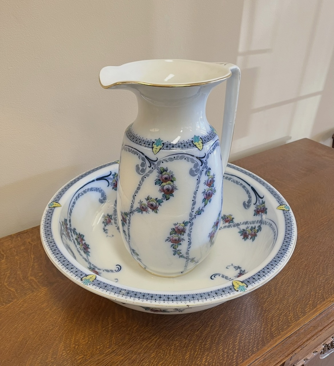 Edwardian Jug & Basin Set, c.1910 Edwardian Jug & Basin Set, c.1910