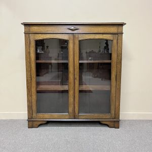 Small English Oak 2-Door Bookcase c.1910