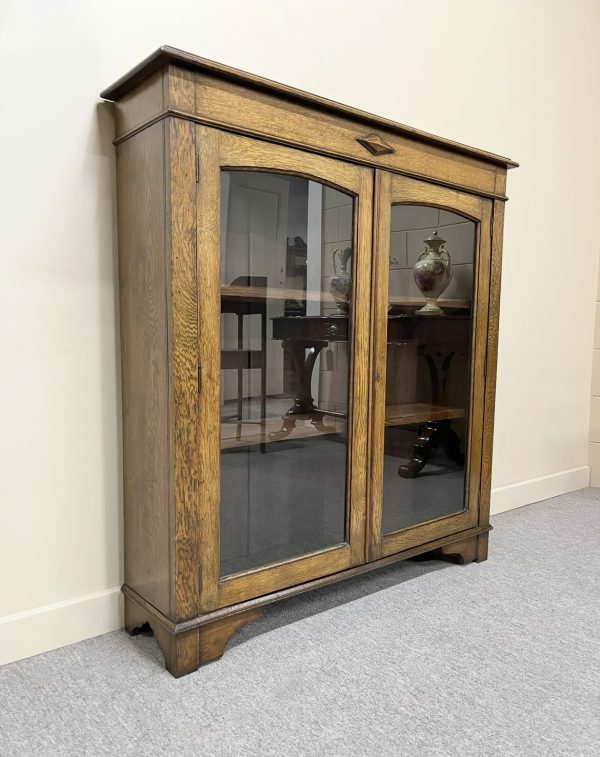 Small English Oak 2-Door Bookcase c.1910