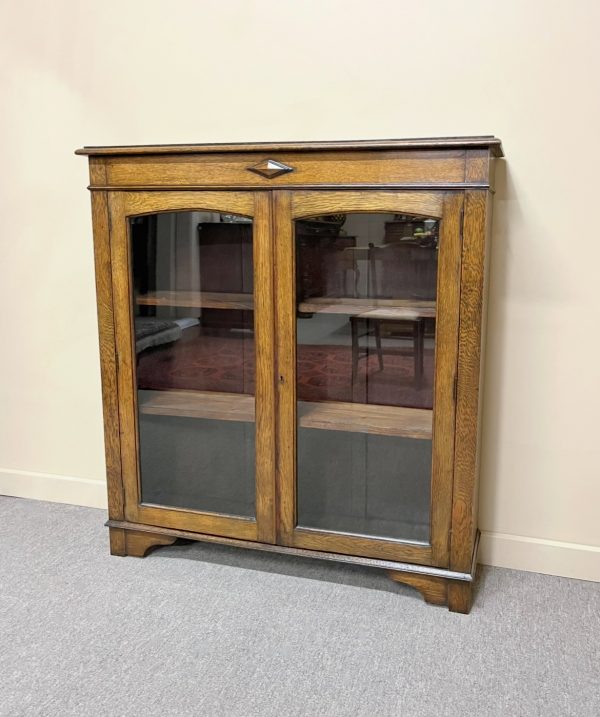 Small English Oak 2-Door Bookcase c.1910