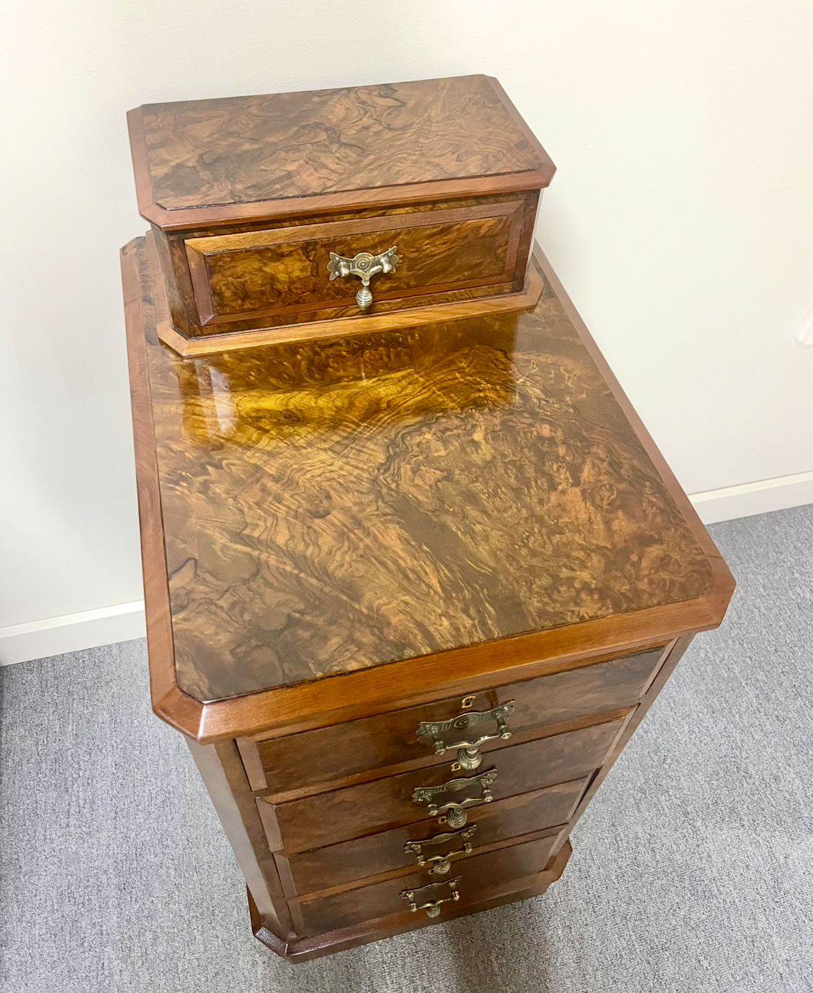 Victorian Burr Walnut Bedside Cabinets Victorian Burr Walnut Bedside Cabinets