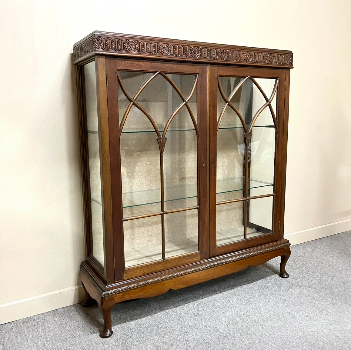 English 2-Door Mahogany Display Cabinet English 2-Door Mahogany Display Cabinet