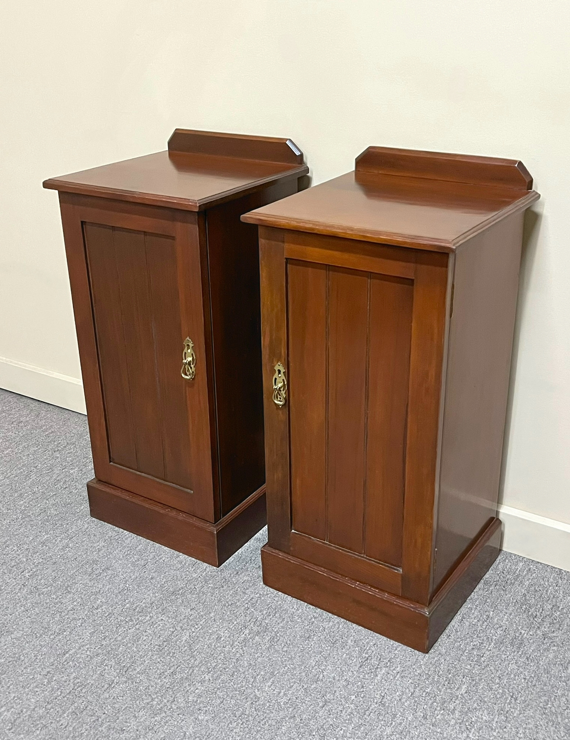 Pair of Edwardian Bedside Cabinets Pair of Edwardian Bedside Cabinets