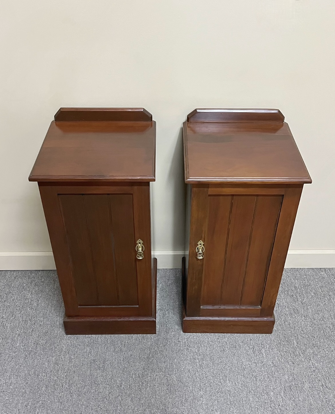 Pair of Edwardian Bedside Cabinets Pair of Edwardian Bedside Cabinets